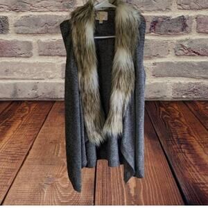 Skies are Blue small faux fur gray knit sweater vest. Make a fashion statement.